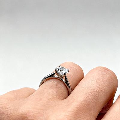 1.16ct Lab Grown Round Brilliant Cut Diamond with Plain Shoulders Ring in Platinum Image