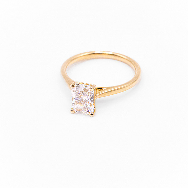 Image of 1.50ct Lab Grown Radiant Cut Diamond with Plain Shoulders in Yellow Gold Ring