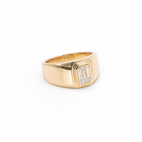 Image of 1.59ct Lab Grown Emerald Cut Diamond Signet Ring in Yellow Gold