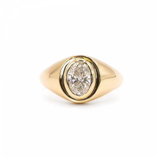 Image of 1.35ct Lab Grown Oval Brilliant Cut Diamond Signet Ring in Yellow Gold