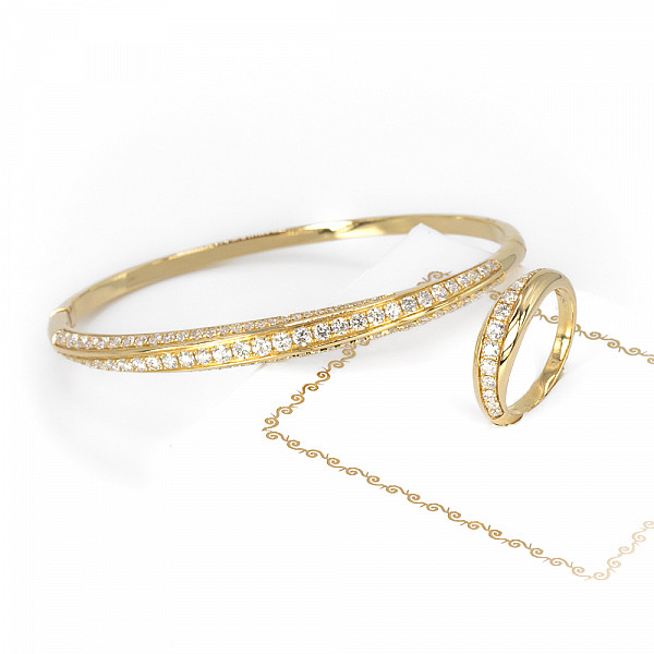 Image of 2.32ct Natural Diamond Twisted Bangle in Yellow Gold